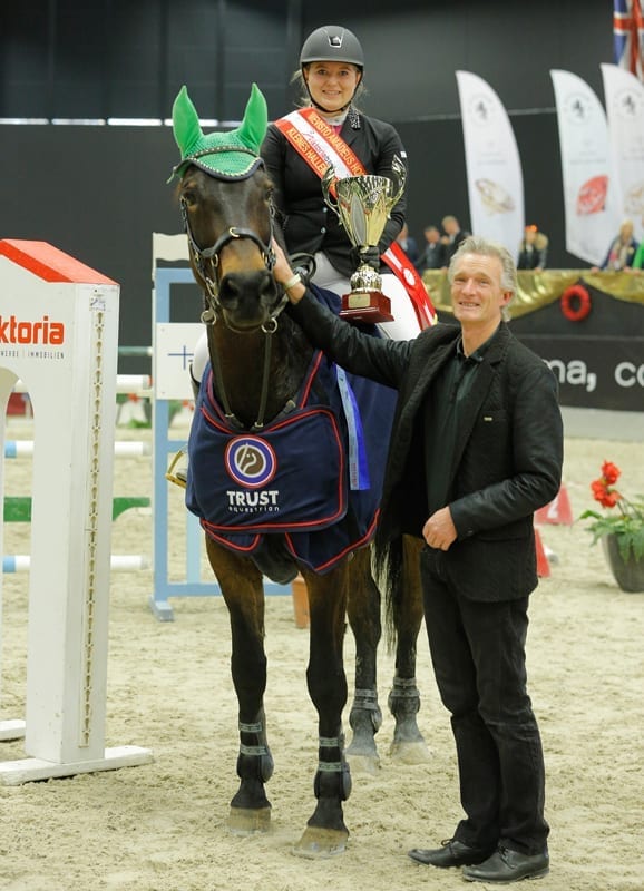 Sarah Ehgartner freute sich über ihren Sieg beim Kleinen Viktoria Hallenchampionat. © Fotoagentur Dill