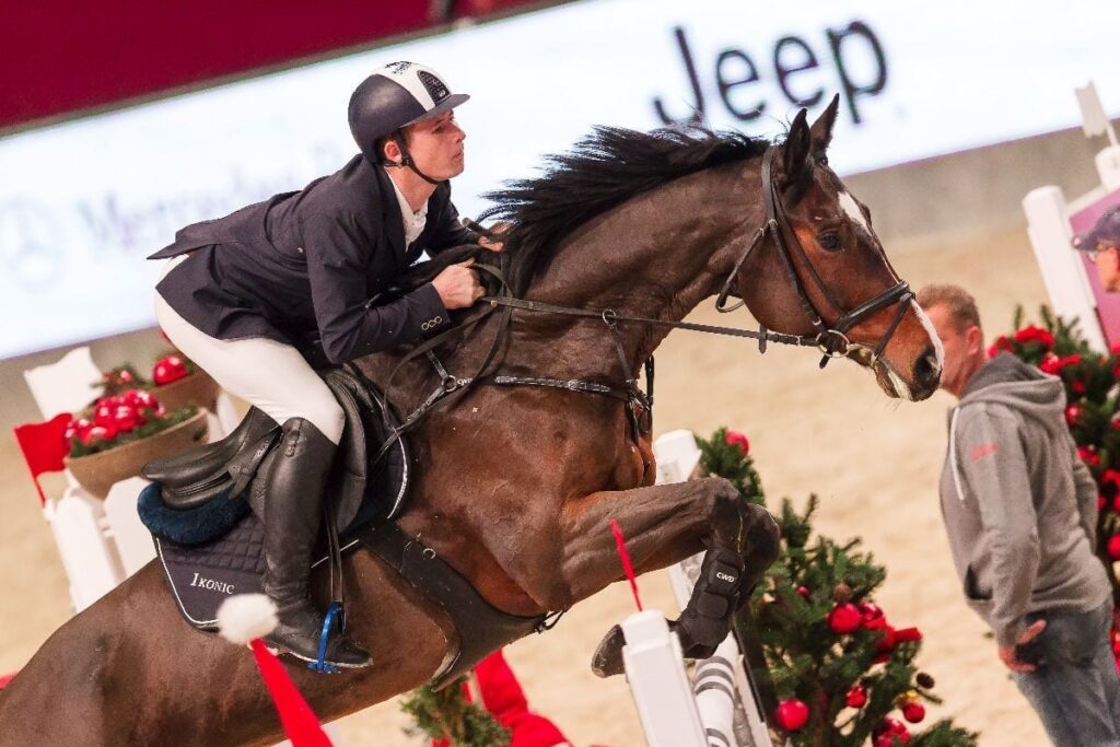 Tobias Schwarz (GER) und La Belle J siegten im European Youngster Cup Opening präsentiert von R34 und der EY Cup Sponsorengruppe an. © Michael Graf