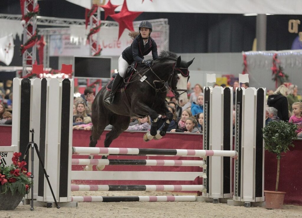 Quelcoleur bewies unter Maren Tiefenbacher (GER) mächtige Springgewalt! © Fotoagentur Dill