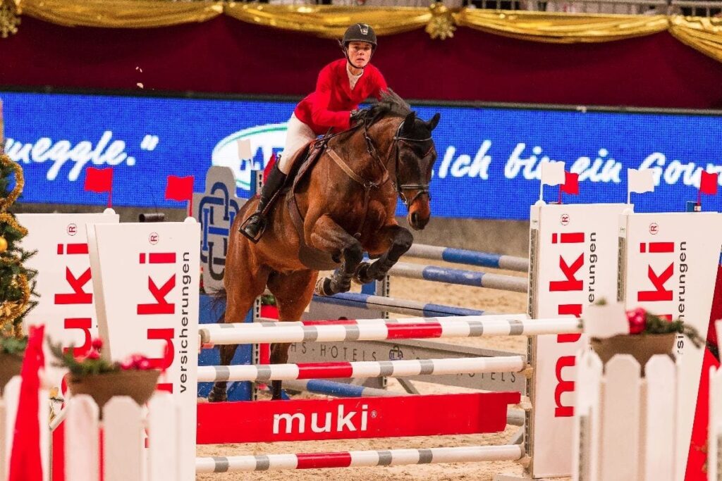 Carola Würgler-Hauri (SUI) und Comodor S Z konnten in der Fixkraft Medium Amateur Tour Opening punkten. © Michael Graf