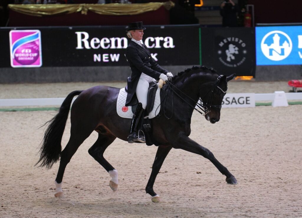 Jessica von Bredow Werndl (GER) und Unee B verstehen sich blind und tanzten auf Platz drei im Dressur Weltcup von Salzburg. © Fotoagentur Dill