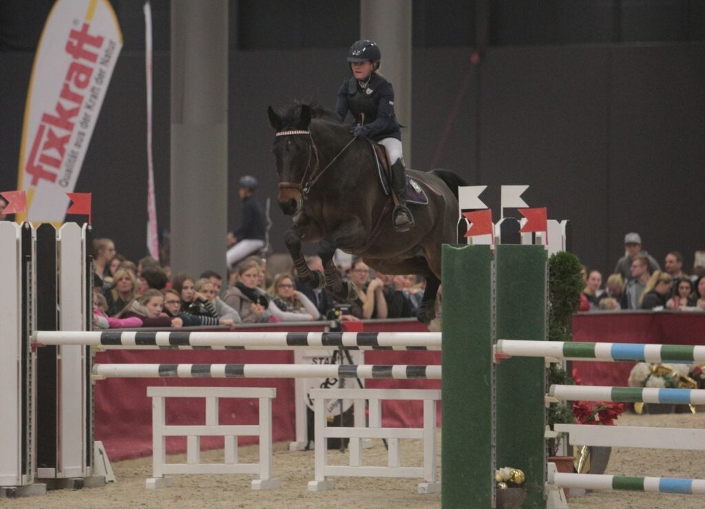 Sophie Chistee (AUT/S) und Carlito holten Rang eins im Salzburger Nachwuchs Hallenchampionat. © Fotoagentur Dill