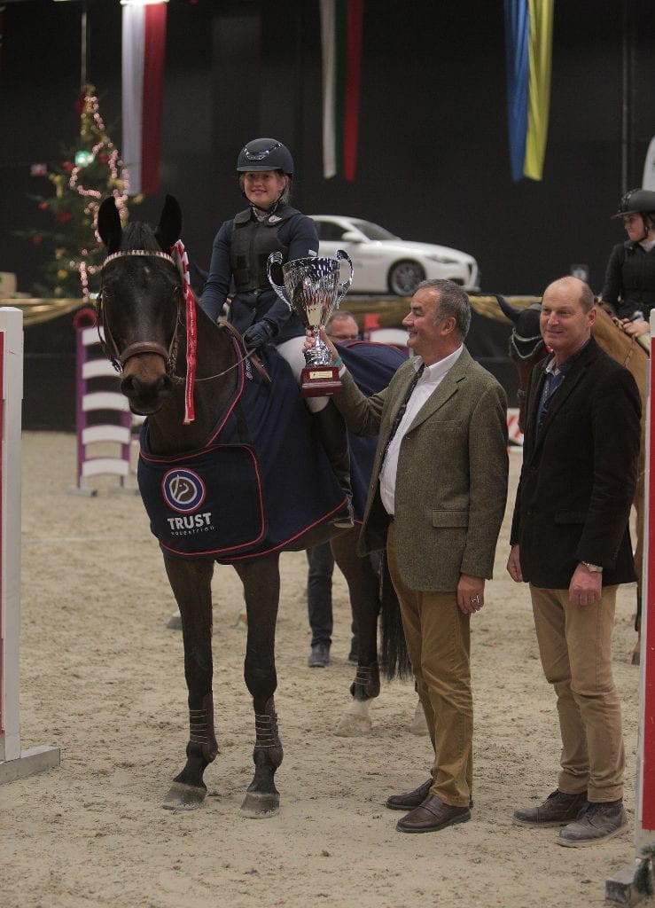 Sophie Chistee (AUT/S) siegte im Salzburger Nachwuchs Hallenchampionat mit Carlito. © Fotoagentur Dill