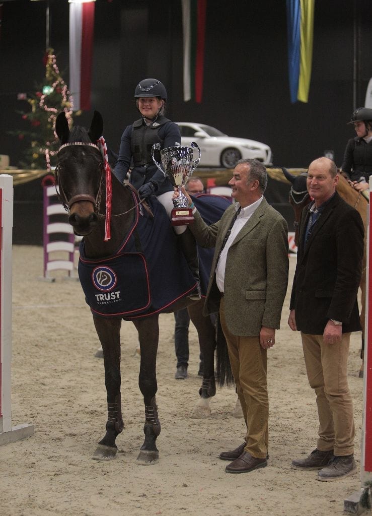 Sophie Chistee (AUT/S) siegte im Salzburger Nachwuchs Hallenchampionat mit Carlito. © Fotoagentur Dill