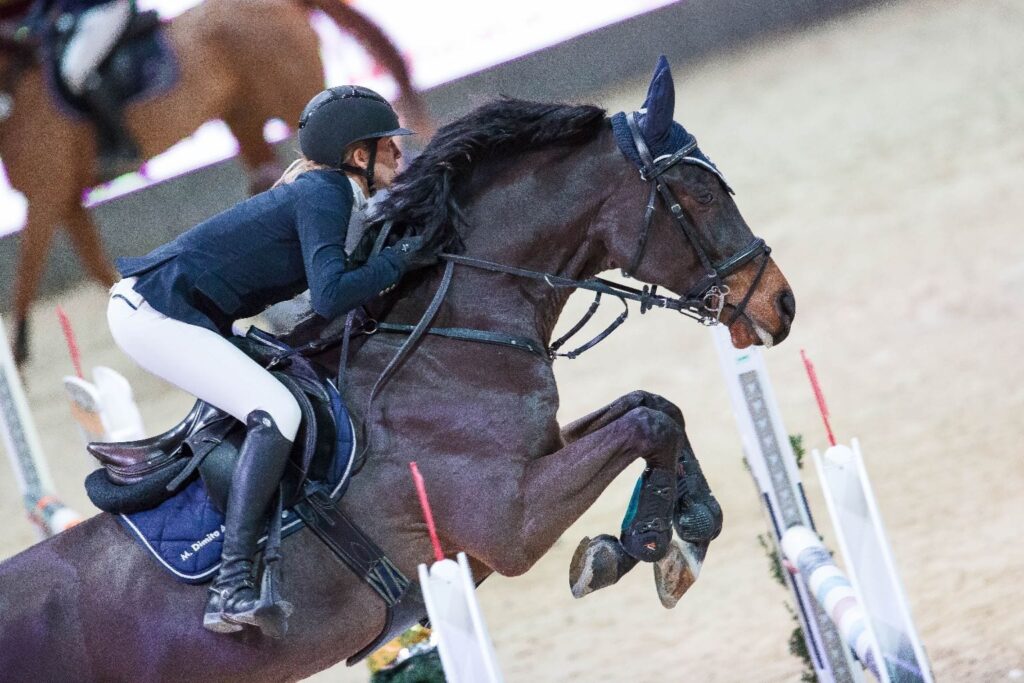 Sabrina Dimita (SUI) und Coolidge entschieden das Fixkraft Medium Amateur Tour Opening für sich. © Michael Graf