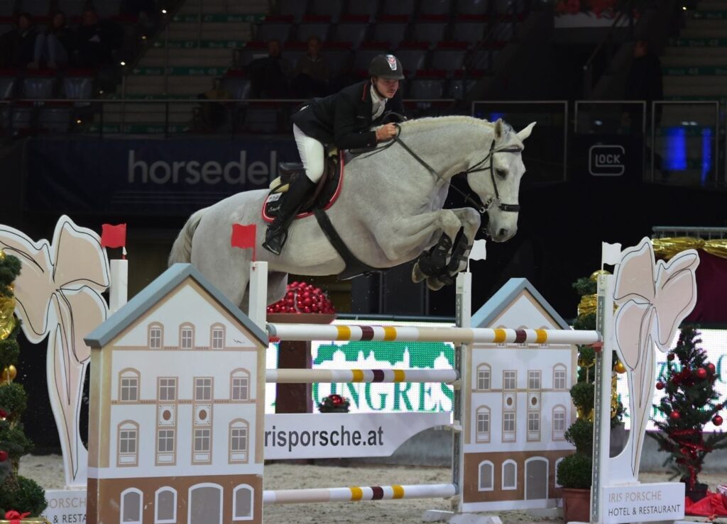 Willi Fischer (AUT/OÖ) und Colmar holten mit Rang acht das beste österreichische Ergebnis im European Youngster Cup U25 Opening. © Fotoagentur Dill