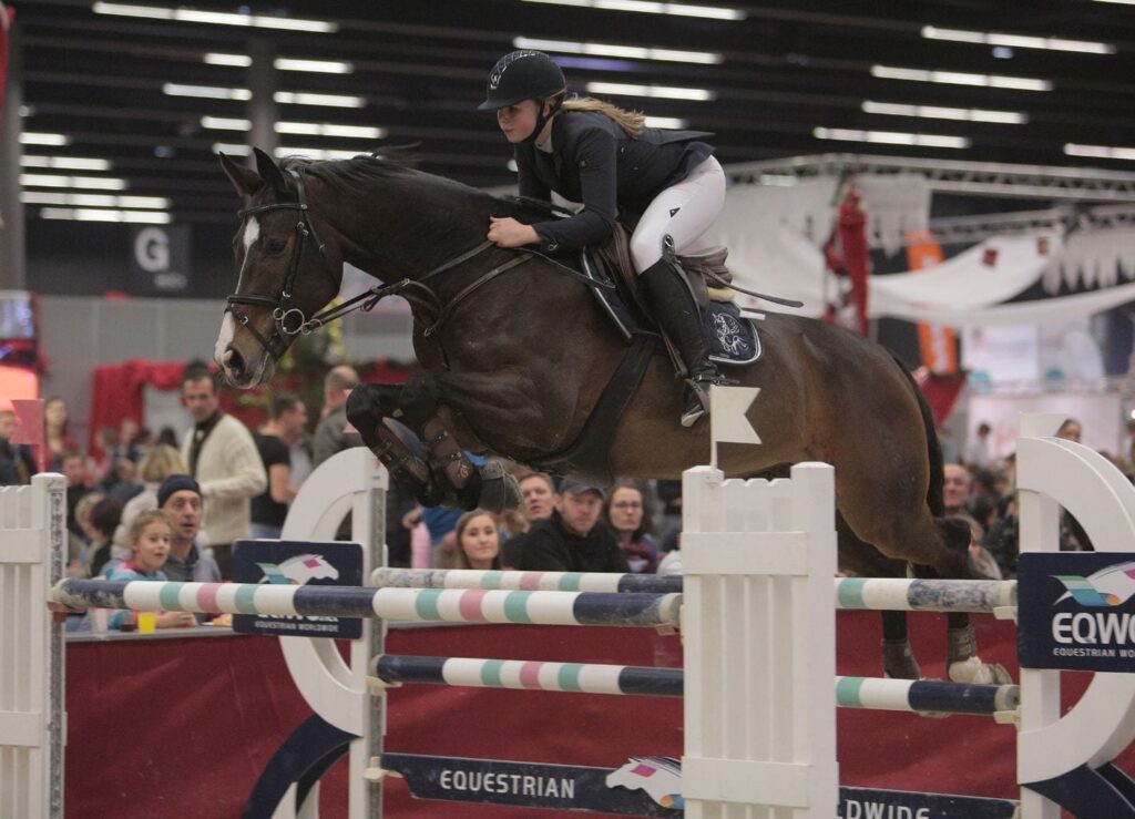 Souverän auf Rang zwei im Big Junior Tour Grand Prix: Pia Hochreiter (OÖ) auf Captain Future. © Fotoagentur Dill
