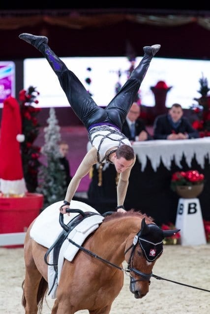 Der amtierende Weltcup Gesamtsieger Daniel Kaiser (GER) ist aktuell auf Rang drei im FEI World Cup™ Vaulting von Salzburg zu finden. © Michael Graf