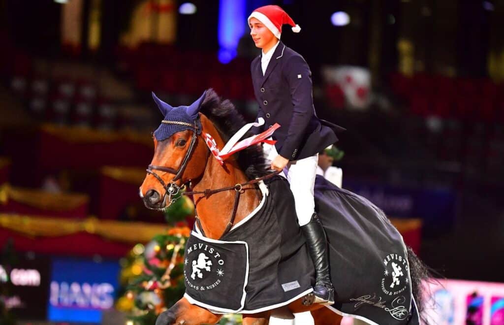 Auf der Ehrenrunde vom European Youngster Cup U25 Opening bei der Mevisto Amadeus Horse Indoors: Philip Houston (GER) und Chaquilot. © im|press|ions - Daniel Kaiser