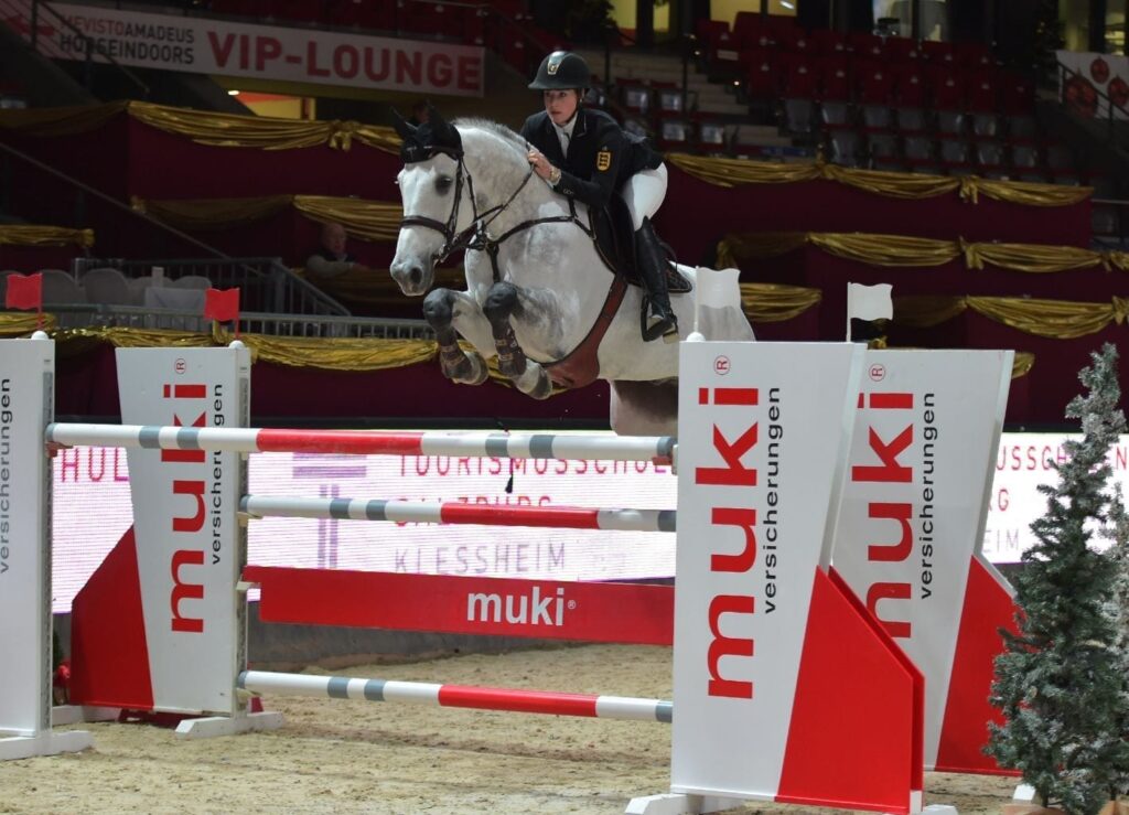 Die Niederösterreicherin Lisa Maria Räuber platzierte sich mit Cyrrus im European Youngster Cup Opening auf Rang zehn. © Fotoagentur Dill