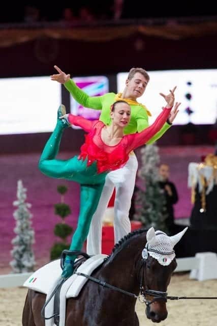 Liegen in Führung im FEI World Cup™ Vaulting: Siliva Stopazzini und Lorenzo Lupacchini (ITA). © Michael Graf