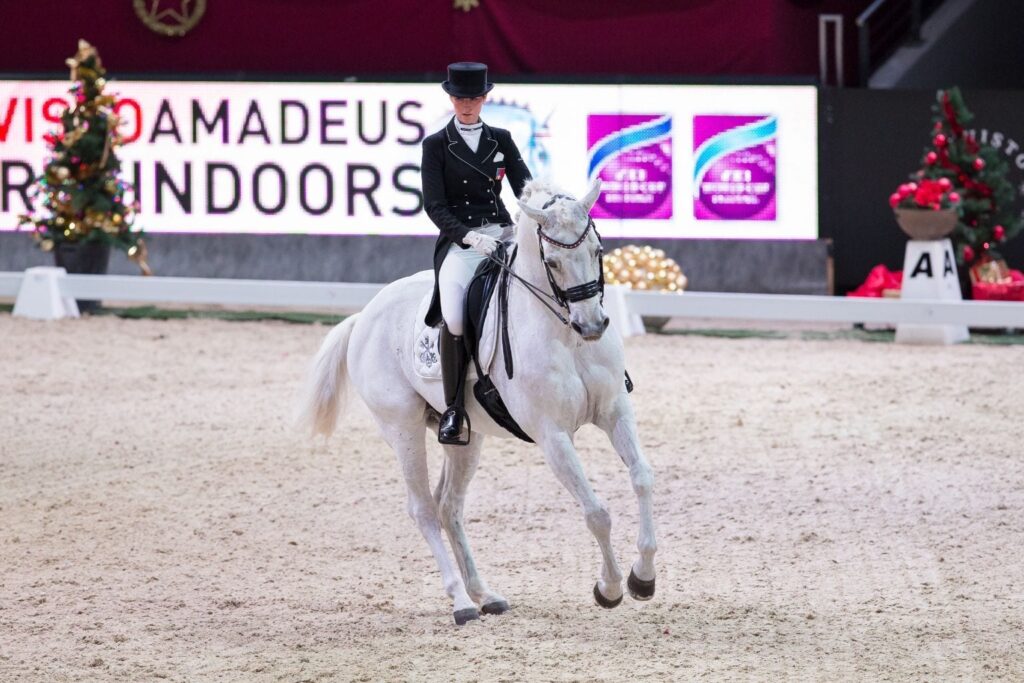 Im Sattel von Axiom holte Andrina Suter (SUI) im CDIU25 Iris Porsche Dressage U25 Grand Prix Freestyle Rang drei. © Michael Graf