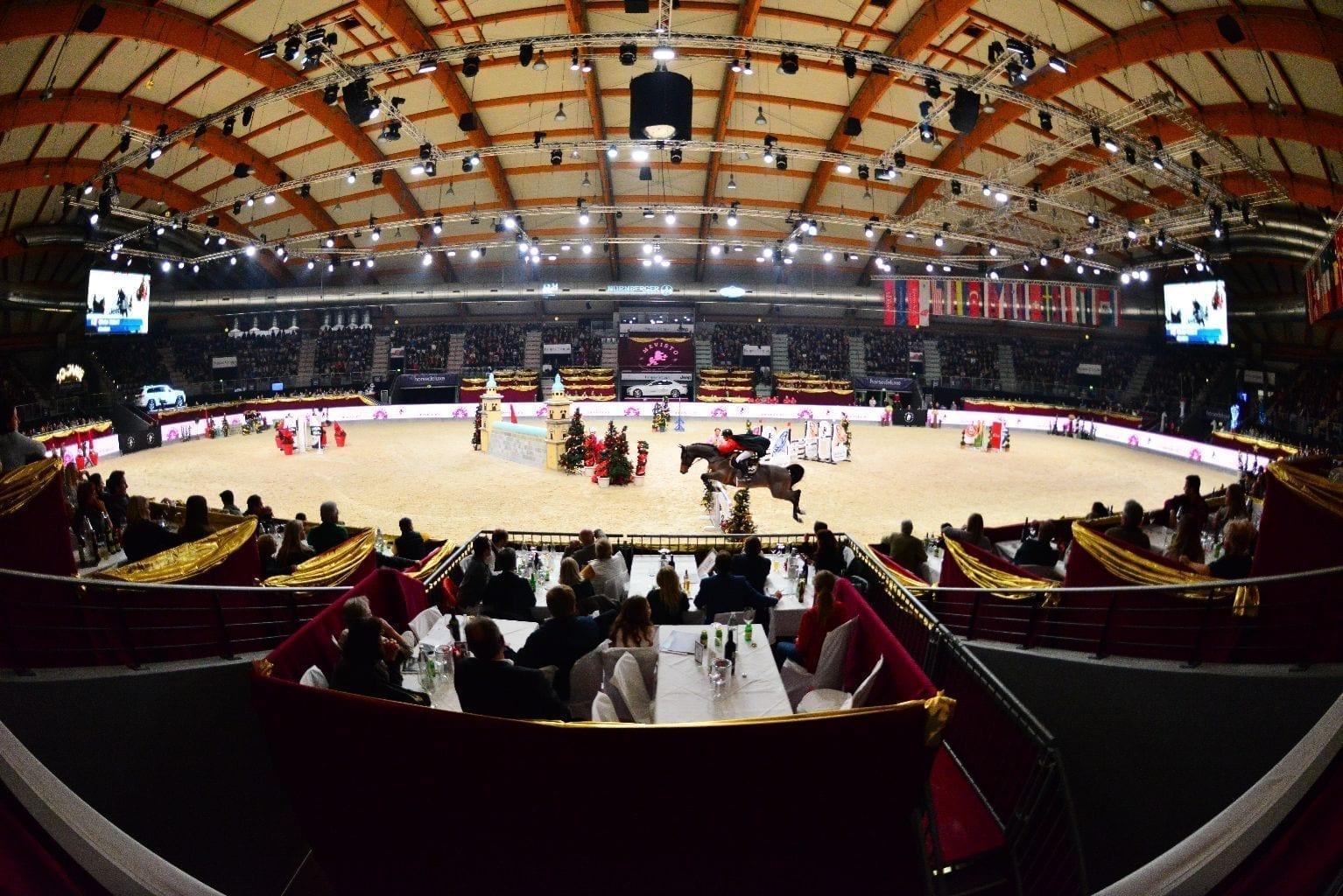 Die Amadeus Horse Indoors finden bereits zum 13. Mal statt und darum dreht sich in der Salzburgarena und in der Messe Salzburg von 6.-9. Dezember alles um Pferde und Hunde. © Im|press|ions – Daniel Kaiser