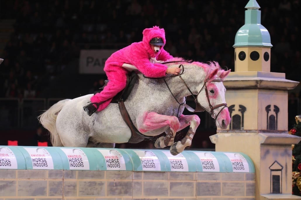 „Einen zarten Hauch von Pink“ versprühte der jüngste Teilnehmer 2017 in der Salzburgarena – der Schweizer Sebastian Wiesli. © Fotoagentur Dill