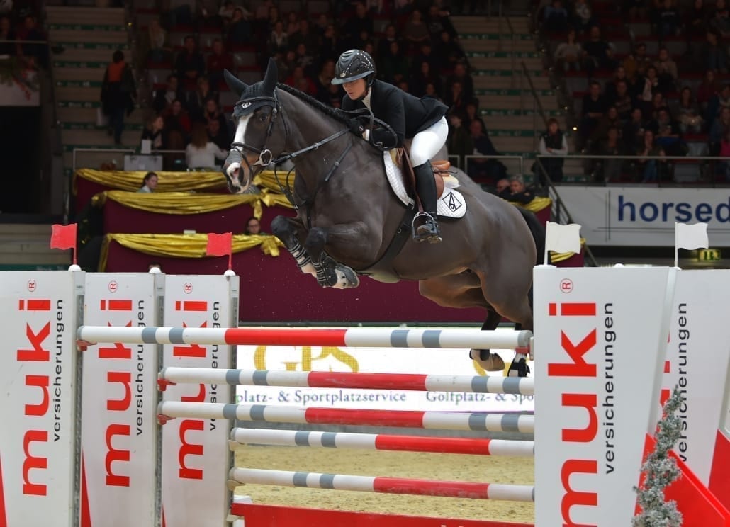Emma Augier de Moussac (CZE) und Rubio Monocoat Electric auf dem Weg zum Sieg in der GPS Trophy. © Fotoagentur Dill