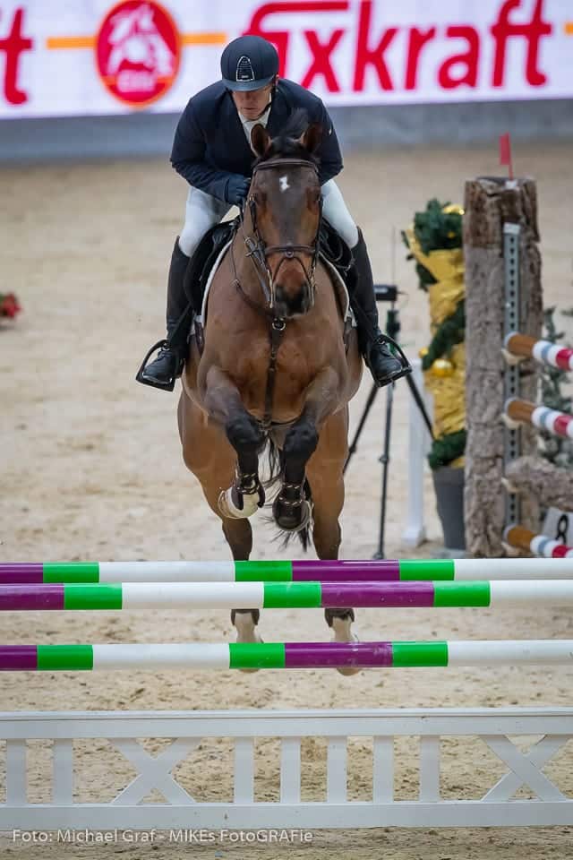 Karl Fischer und Altanus del Chirone auf dem Weg zu Platz 3 in der Fixkraft Medium Tour. © Michael Graf