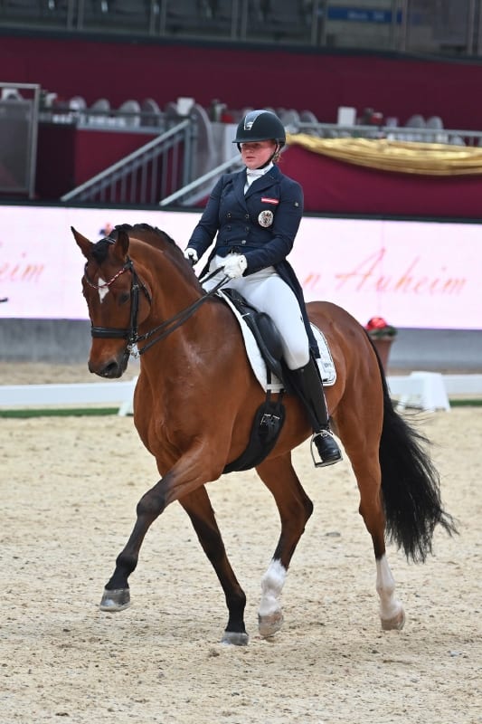 Für das beste Ergebnis aus österreichischer Sicht sorgten Chiara Pengg und Alassio’s Boy mit Platz 3 in der Pferde von Auheim Dressage Cup Musikkür. © Fotoagentur Dill