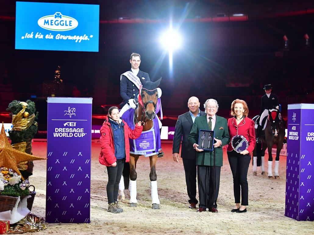 Die Siegerehrung vom FEI World Cup™ Dressage presented by Molkerei MEGGLE Wasserburg GmbH&Co KG. © Daniel Kaiser
