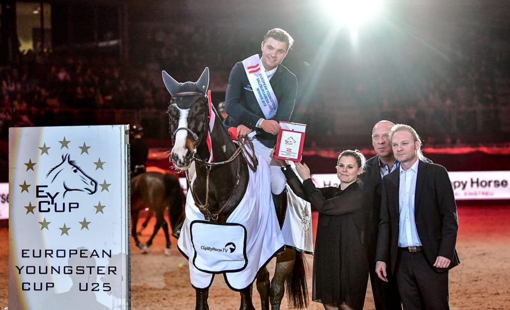 Carina und Markus Hindelang gratulierten gemeinsam mit Josef Göllner. © Daniel Kaiser