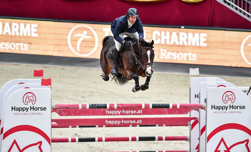 Andrew Kocher (USA) und Squirt Gun gewannen den 1,60 m hohen Travel Charme Grand Prix bei der 14. Amadeus Horse Indoors. © Daniel Kaiser