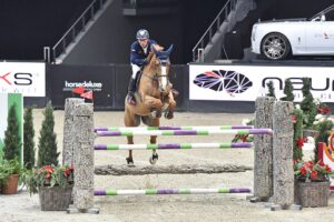 Platz 2 zum Auftakt der Neuro Socks Amadeus Horse Indoors für Hans-Dieter Dreher und Vestmalle des Cotis. © Sibil Slejko