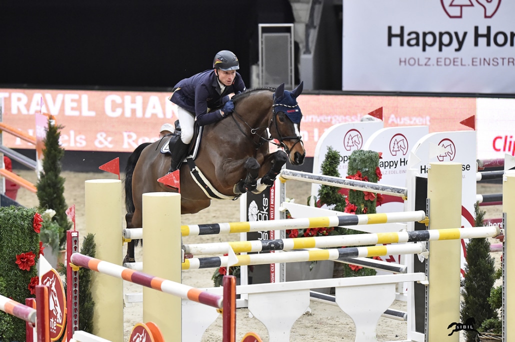 Michael Jung (GER) und Fischerchelsea siegten souverän im Travel Charme Championat und sind damit für den Neurosocks Grand Prix qualifiziert. © Sibil Slejko