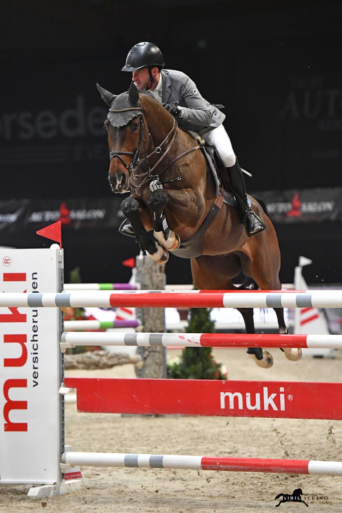 Philipp Weishaupt (GER) und Coby auf dem Weg zum Sieg im Neuro Socks Masters. © Sibil Slejko