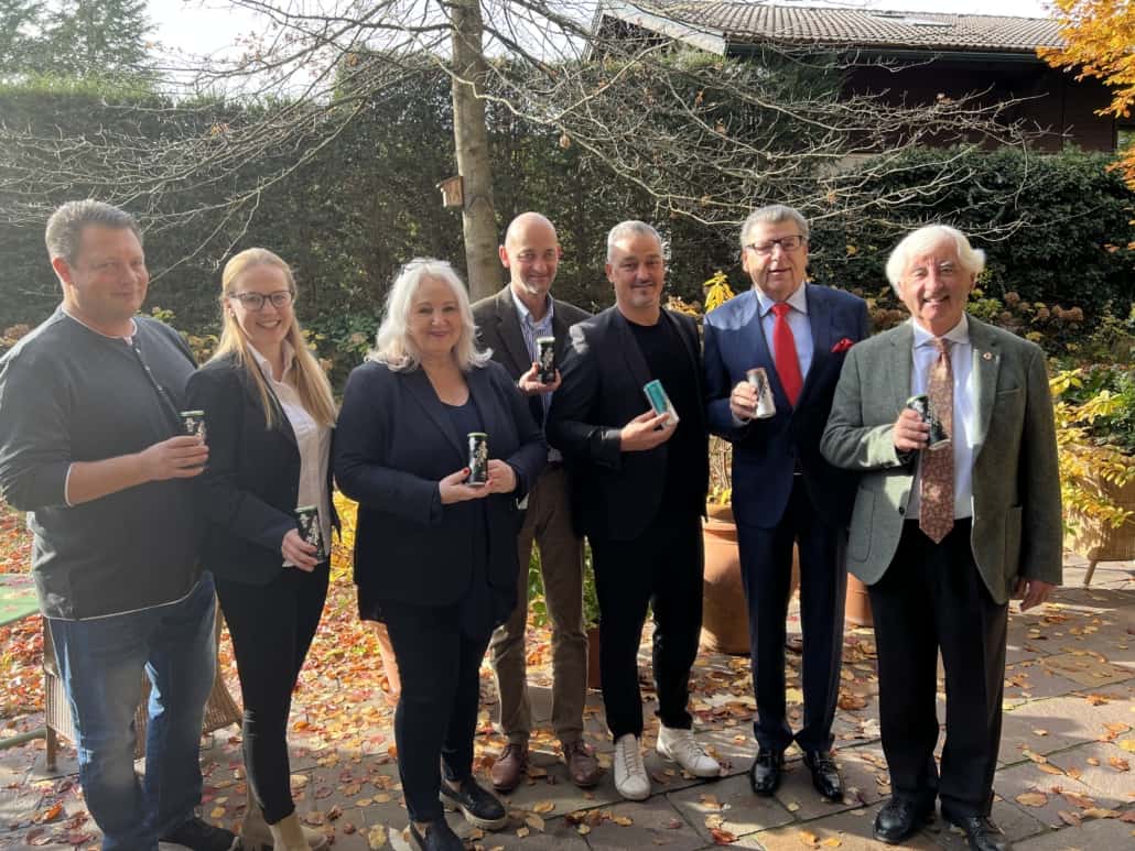 Das Veranstalter-Team bekommt wenige Wochen vor der 16. Amadeus Horse Indoors einen neuen starken Partner auf die Seite: Silberpfeil Energy Drink. © Amadeus Horse Indoors