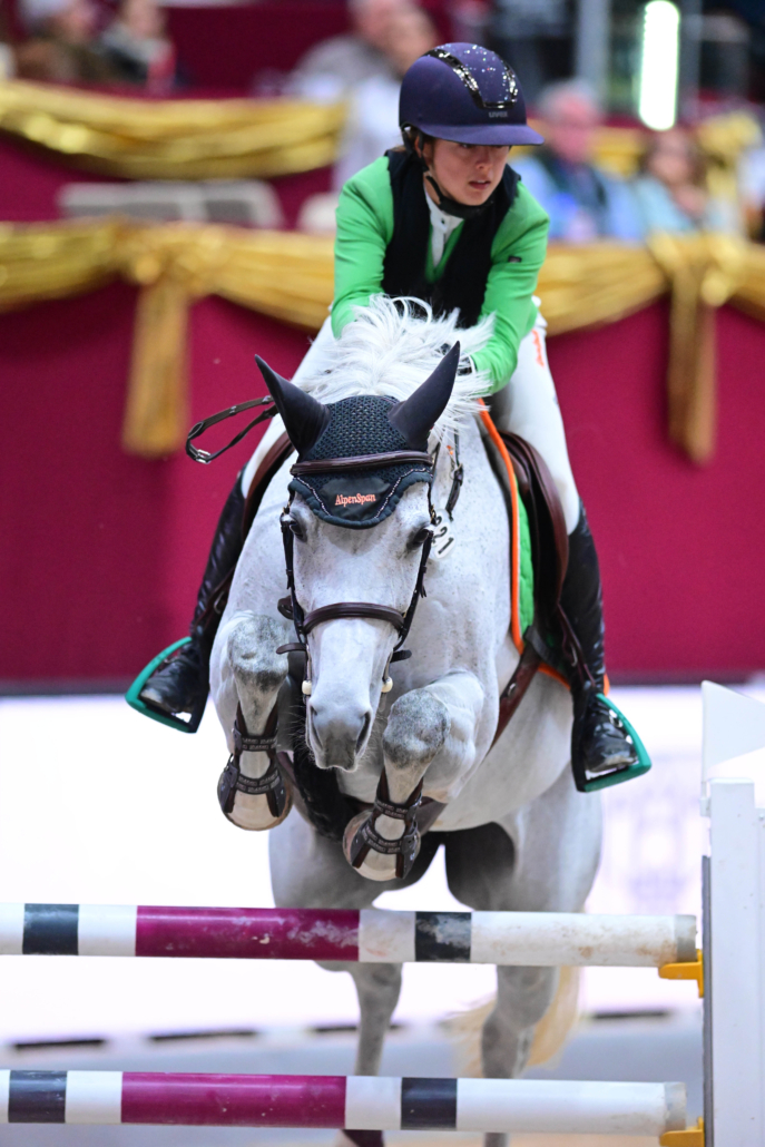 Nachwuchstalent Lena Binder (AUT/W) sprang im Sattel von Celina ins Stechen und platzierte sich an neunter Stelle. © Silberpfeil Amadeus Horse Indoors | Daniel Kaiser