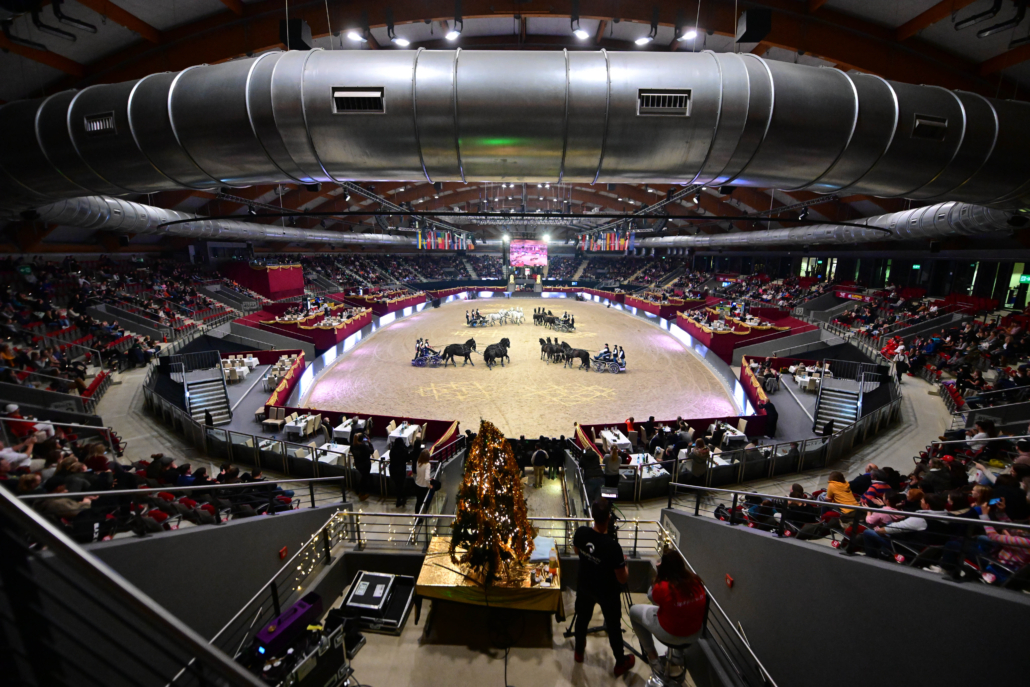 Eine Weltpremiere für Salzburg: Eine Fünferzug-Quadrille unter der Anleitung vom Weltmeister Michael Brauchle. © Silberpfeil Amadeus Horse Indoors | Daniel Kaiser