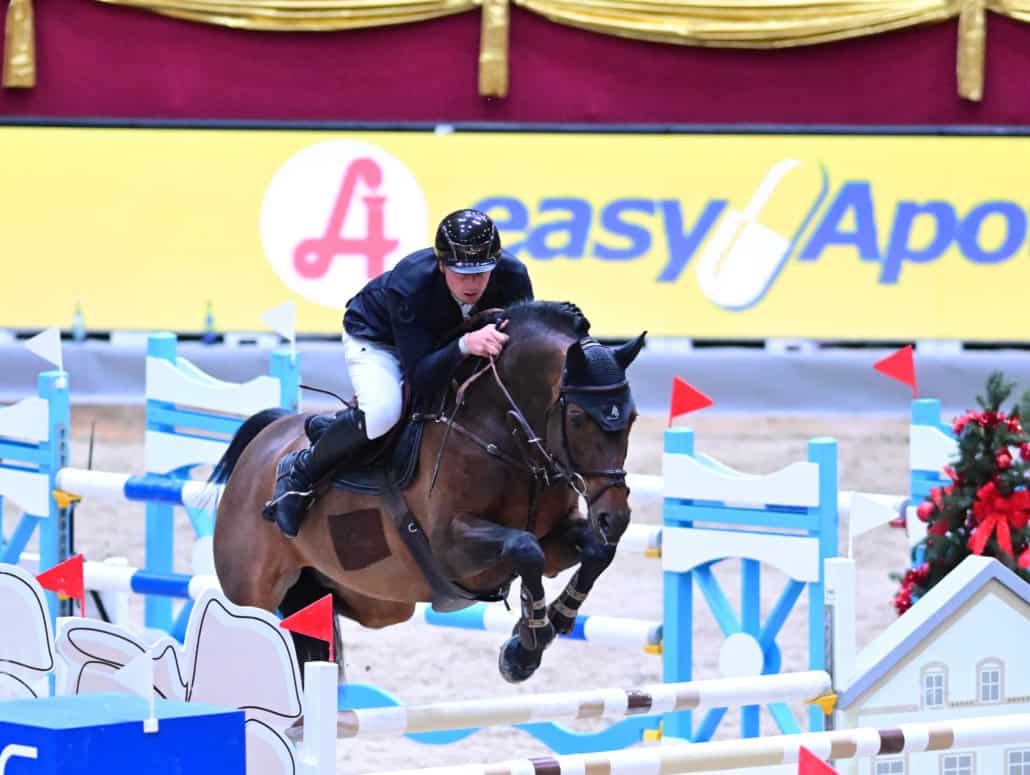 Nicolas Pedersen (NED) und Tailormade Diarado's Boy auf dem Weg zum Sieg im Preis der Easy Apotheke. © Daniel Kaiser
