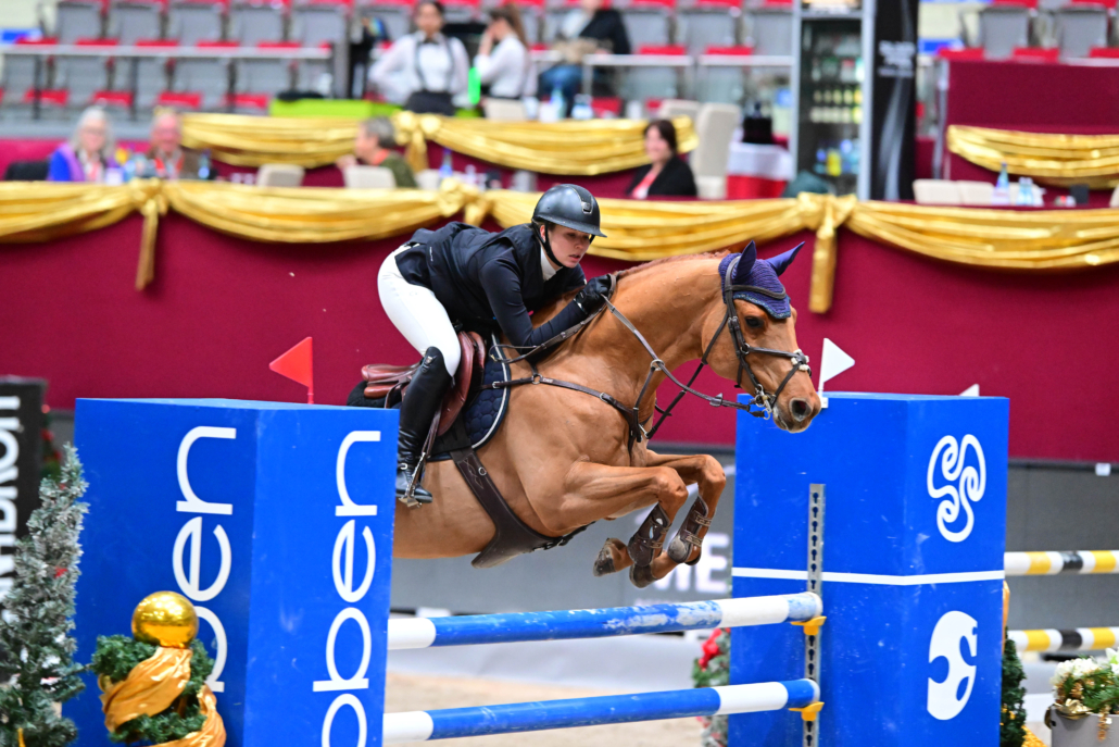 Sophie Schinnerl (ST) und Jeanne d’Arc platzierten sich als bestes österreichisches Duo auf Platz 4. © Silberpfeil Amadeus Horse Indoors | Daniel Kaiser 