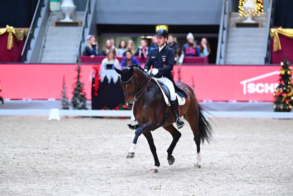 Thomas Trischberger und Liverpool 58 dominierten die internationale U25-Tour der Silberpfeil Amadeus Horse Indoors 2023. © Daniel Kaiser