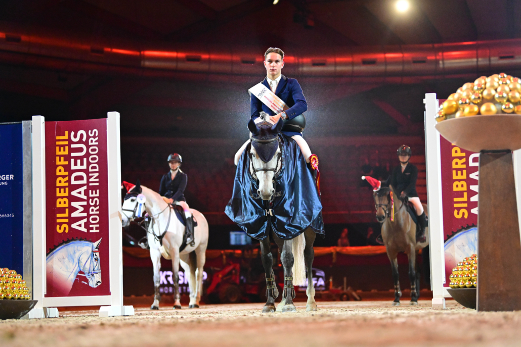 Siegerehrung. © Silberpfeil Amadeus Horse Indoors | Daniel Kaiser 