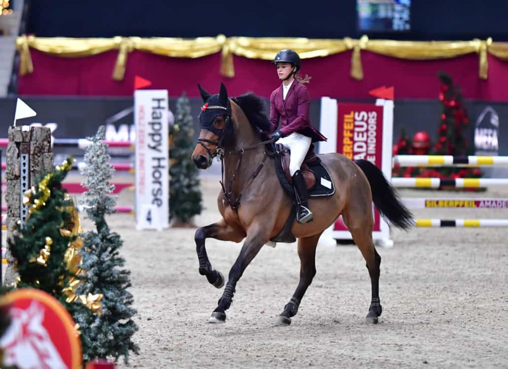 Als beste Österreicherin auf Platz 5 in der Medium Tour: Raphaela Weixelbraun (S) und Baloutano. © Daniel Kaiser